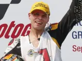 El piloto Esteve Tito Rabat, tras proclamarse campeón del mundo de Moto2.