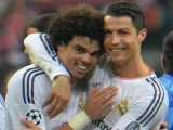 Cristiano y Pepe celebran un gol del Real Madrid.