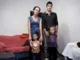 Una familia de Valencia en riesgo de desahucio ha recibido ayuda de dos particulares tras contar su caso en 20minutos.