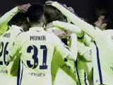 Los jugadores del Barça celebran uno de los goles ante el Huesca.