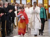 La adolescente paquistaní Malala Yousafzai y el presidente de la Marcha Global contra el Trabajo Infantil, el indio Kailash Satyarthi, seguidos por miembros del Comité del Premio Nobel, a su llegada a la ceremonia de entrega del Premio Nobel de la Paz en el Ayuntamiento de Oslo (Noruega). Malala Yousafzai y Kailash Satyarthi reciben el Nobel de la Paz en el ayuntamiento de Oslo por su lucha por los derechos de los niños.