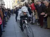 El exciclista Pedro Delgado, durante su participación en la tradicional Carrera del Pavo de Segovia para bicicletas sin cadena.