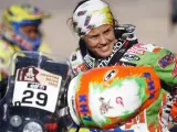 La piloto catalana Laia Sanz se prepara para el inicio de la sexta etapa del rally Dakar 2015 el 9 de enero de 2015 entre Antofagasta e Iquique (Chile).