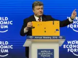 El presidente de Ucrania, Petró Poroshenko, pronuncia un discurso durante su intervención en la sesión inaugural del Foro Económico Mundial de Davos, Suiza, el 21 de enero del 2015.