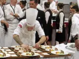 El equipo noruego termina uno de los platos que les ha coronado con el Bocuse d'Or.