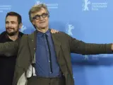 El director alemán Wim Wenders y el actor estadounidense James Franco posan antes de la proyección de Every thing will be fine en la Berlinale.