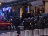 Efectivos del cuerpo de élite BRI asalta un supermercado judío en el este de París durante los atentados de enero.