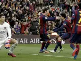 Leo Messi celebra uno de sus goles en el Barça - Levante disputado en el Camp Nou.