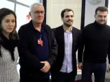 (De izq a dcha) La eurodiputada Marina Albiol, el coordinador general de Izquierda Unida, Cayo Lara, el próximo candidato de IU a las elecciones generales, Alberto Garzón, y el coordinador general de IULV-CA y candidato a la presidencia de la Junta, Antonio Maíllo, antes del inicio del Consejo Político en Madrid.