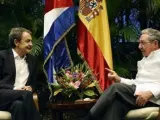 El ex presidente del gobierno José Luis Rodríguez Zapatero se encuentra de visita en Cuba donde ha sido recibido por el Raúl Castro.