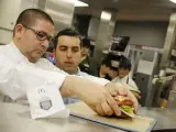 Dani García con la hamburguesa Mc Extrem creada para McDonald's michelin chef