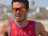 El triatleta gallego Javier Gómez Noya, durante un entrenamiento de carrera atlética por las calles de Abu Dhabi en marzo de 2015.