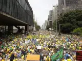 Un millón de personas han participado en una manifestación contra la presidenta brasileña, Dilma Rousseff, en la ciudad de Sao Paulo (Brasil).