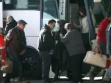 Familiares de los fallecidos en el avión de Germanwings que se estrelló el pasado martes con 150 personas a bordo llegan a primera hora al aeropuerto de El Prat para tomar un avión fletado por Lufthansa hacia Marsella