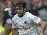 Raúl González en acción durante el partido contra el South China celebrado con motivo del Año Nuevo Lunar en Hong Kong (China).