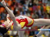La atleta española Ruth Beitia compite en la clasificación de salto de altura femenino en los Mundiales de Atletismo Moscú 2013.