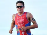 Javier Gómez Noya, en acción durante la segunda prueba de las Series Mundiales de triatlón 2014, disputada en Ciudad del Cabo (Sudáfrica).