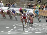 El ciclista catalán Joaquim Purito Rodríguez (Katusha) (c) antes de imponerse vencedor de la cuarta etapa de la 55 edición de la Vuelta al País Vasco disputada entre Zumarraga y el Santuario de Arrate.