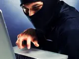 Un 'hacker' ejecuta un ciberataque.