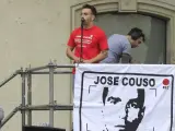 El hermano de José Couso, David, se dirige a los familiares, amigos y compañeros del operador de cámara de Telecinco José Couso.