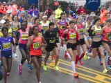 Primeros segundos de la carrera femenina del Maratón de Boston 2015.