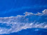 Fotografía facilitada por Greenpeace del punto en el que el fuel fluye de la profundidad frente la playa de Veneguera, en el municipio grancanario de Mogán, que se cree que procede del pesquero ruso hundido Oleg Naydenov.