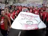 Participantes en la manifestacion convocada por La Plataforma de Afectados por la Hepatitis C en Madrid.