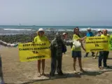 Greenpeace en la cadena humana para exigir "un mar limpio y una Canarias sostenible".