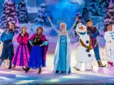 Elsa, Anna y Olaf en el espect&aacute;culo de Frozen de Disneyland Paris.