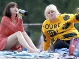 Dakota Johnson y Rebel Wilson, durante la grabación de escenas para 'How To Be Single' en Central Park.