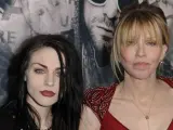 Courtney Love y su hija Frances Cobain en el estreno del documental 'Kurt Cobain: Montage of Heck'.