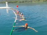 Las participantes en la prueba de 5 kilómetros en el Nacional de Aguas Abiertas 2015, celebrado en el Lago de Banyolas.