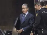 El expresidente de Caja Madrid Miguel Blesa, a su salida de la Audiencia Nacional