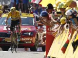 El británico Chris Froome, líder del Tour, triunfa en la cumbre de la Piedra de San Martín, primer final en alto de la presente edición de la ronda gala.