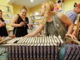 Ejemplares de 'Go Set A Watchman' ('Ve y pon un centinela'), el nuevo libro de Harper Lee, en una librería en Decatur, Georgia.