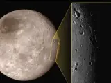 Imagen del área mostrada por la nave New Horizons de Caronte, la luna más grande de Plutón, que muestra una gran montaña que tiene "atónitos" a los científicos.