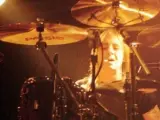 El exbatería de AC/DC Phil Rudd durante un concierto en 1995.