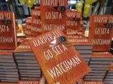 Ejemplar del nuevo libro de Harper Lee, 'Go set a Watchman' ('Ve y pon un centinela), en una librería londinense.