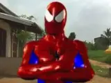 El Spider-Man de Ghana es un asesino implacable