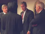 George W. Bush habla con los miembros de su gabinete el 11 de septiembre de 2001.