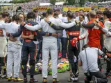 Los pilotos del Mundial de Fórmula 1 homenajean a Bianchi en Hungría.