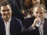 Pedro Sánchez y Antonio Miguel Carmona, en un acto electoral.