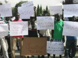 Unos 200 senegaleses se han manifestado por las calles de Salou (Tarragona) para protestar por la muerte de uno de sus compatriotas.