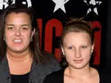 La comediante Rosie O'Donnell (izquierda) junto a su hija Chelsea.