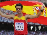 El atleta español Miguel Ángel López, tras conseguir la victoria en Pekín.