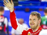 El alemán Sebastian Vettel celebra su victoria en el GP de Singapur.