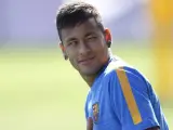 El jugador brasileño del FC Barcelona Neymar jr., durante la sesión de entrenamiento en la ciudad deportiva Joan Gamper de Sant Joan Despí (Barcelona).