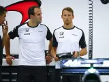 Jenson Button, en el box de McLaren.