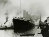 El buque inici&oacute; a su viaje inaugural desde Southampton (Inglaterra) con destino a Nueva York (EE UU) el mi&eacute;rcoles 10 de abril de 1912, con el capit&aacute;n Edward John Smith al mando, quien previamente al viaje expres&oacute; que &eacute;ste iba a ser su &uacute;ltimo mando antes de jubilarse, porque deseaba estar m&aacute;s tiempo con su esposa y su hija.