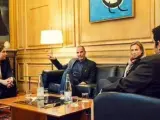 Ada Colau y Yanis Varoufakis, en la reunión que mantuvieron en Barcelona.